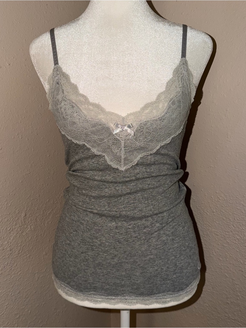 Vintage Y2K Gilly Hicks 2000s Lace Trim V Neck Cami Tank Top